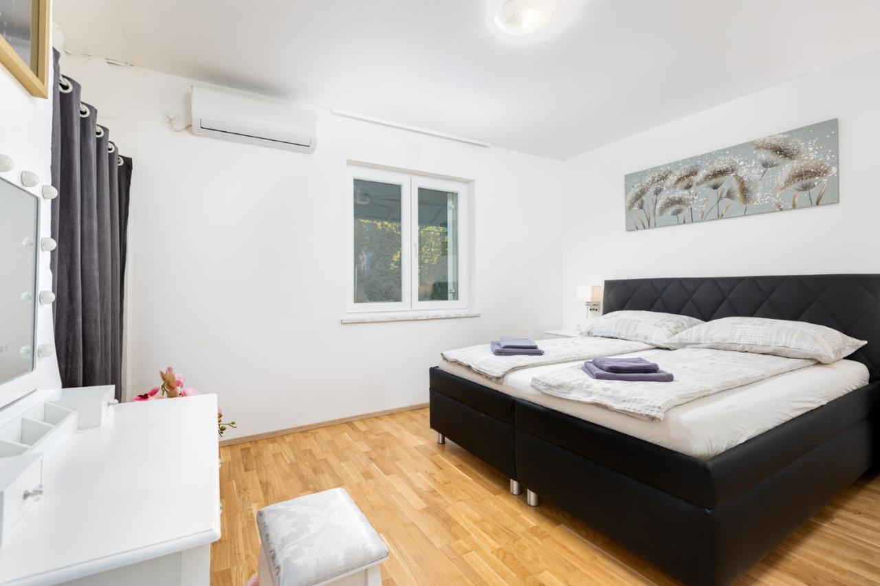 Apartment Kamila Krk Town Exterior photo