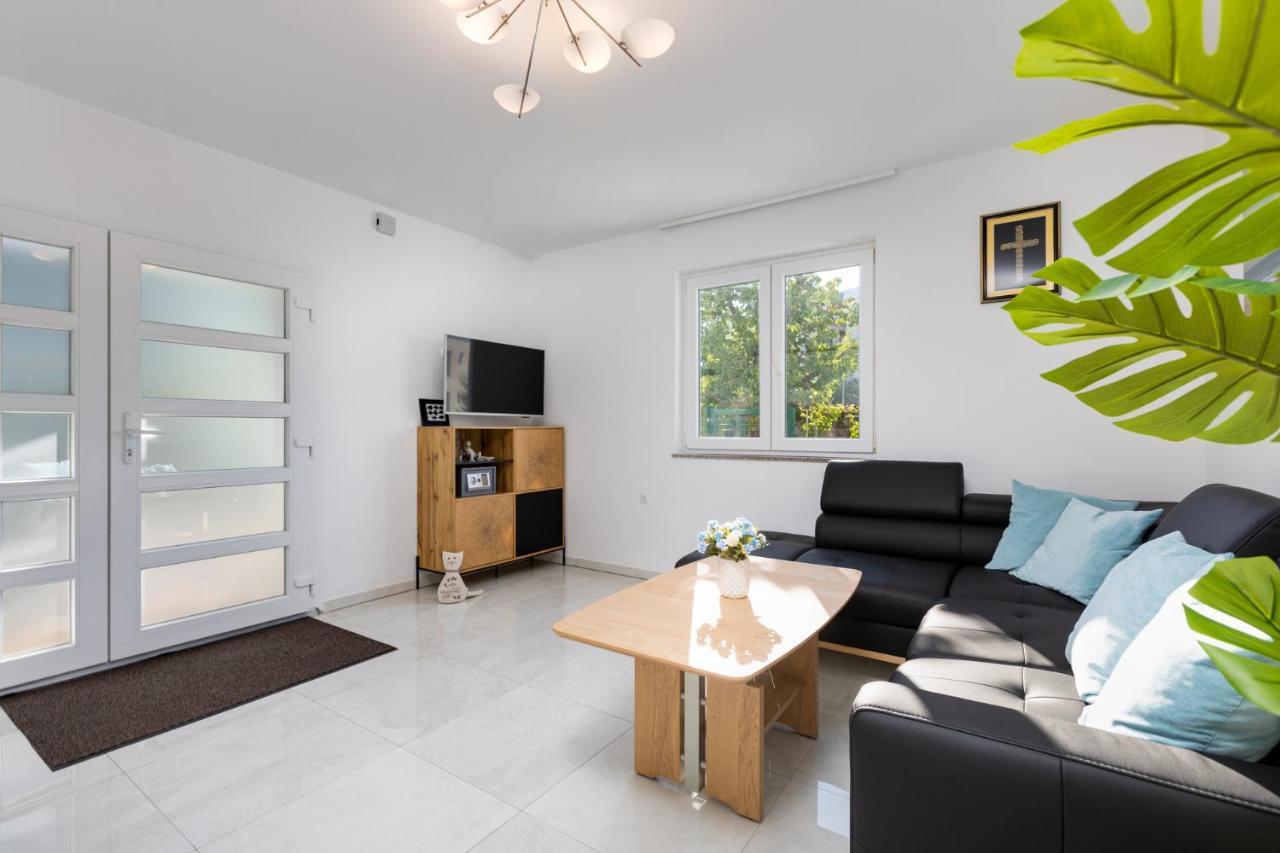 Apartment Kamila Krk Town Exterior photo