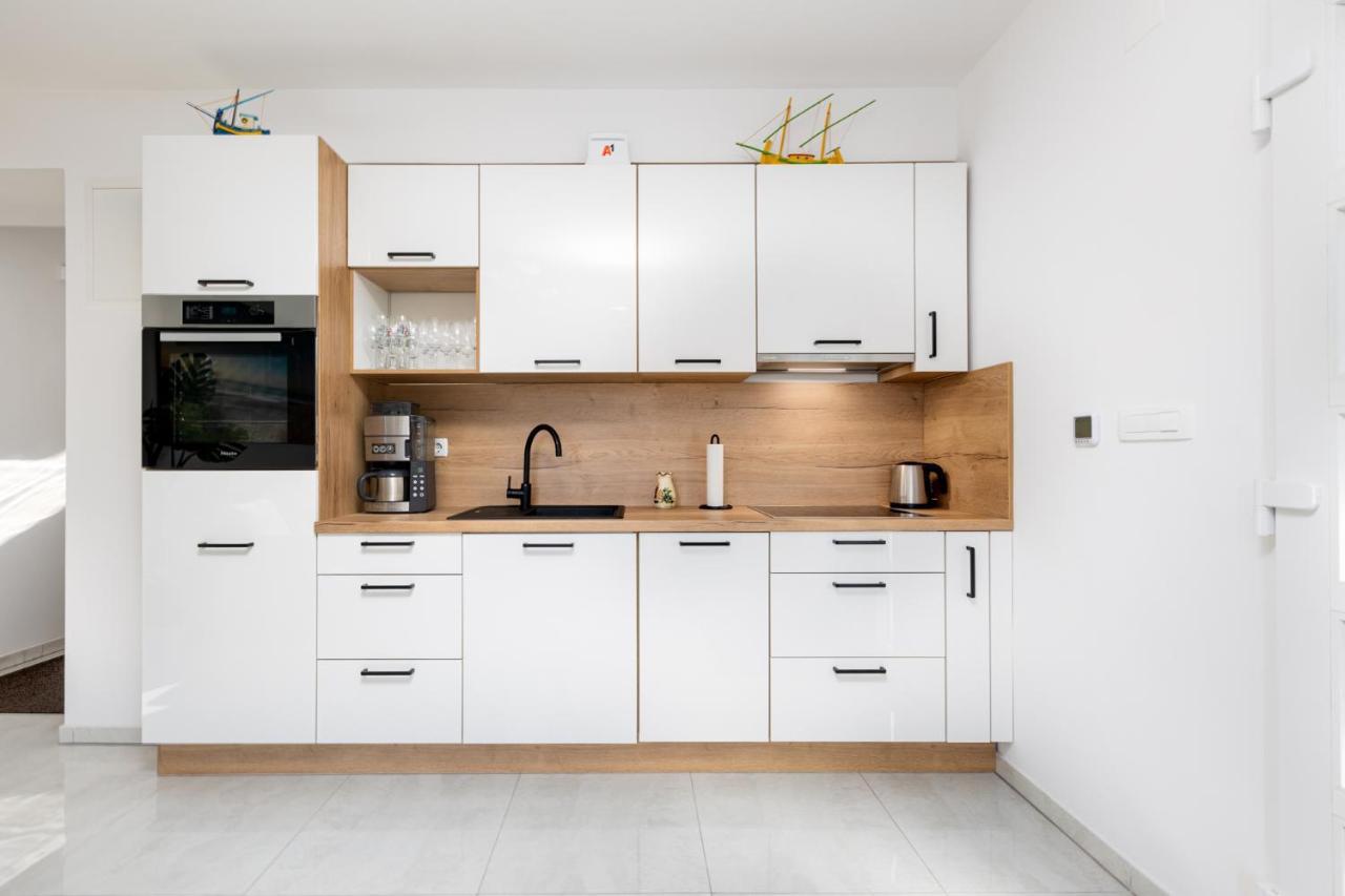Apartment Kamila Krk Town Exterior photo